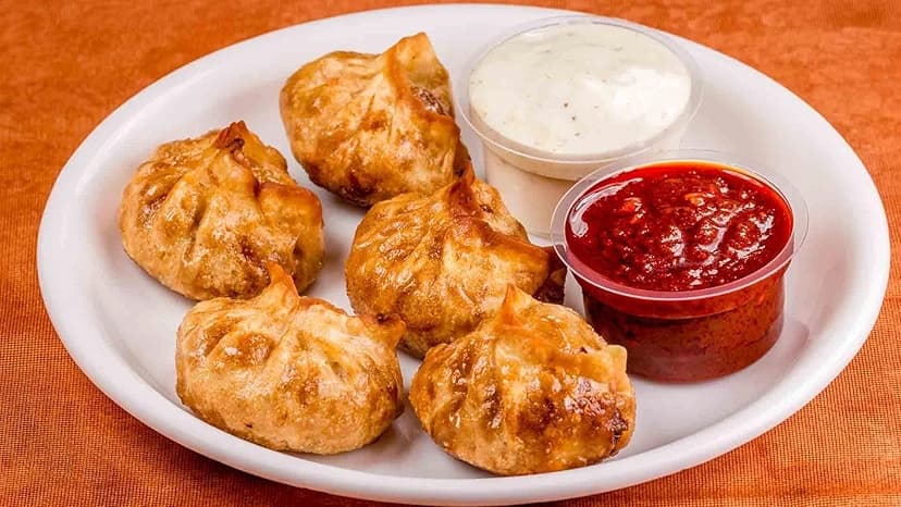 Momo (Chicken / Paneer)